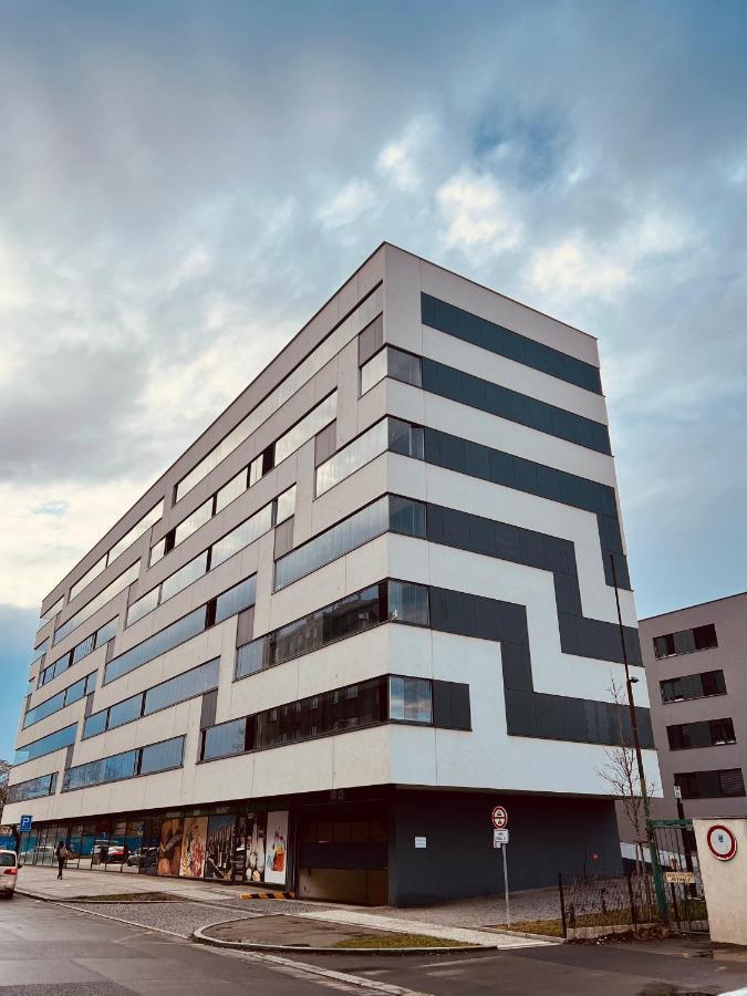 White Pearl Studio With Parking In Holesovice ปราก ภายนอก รูปภาพ